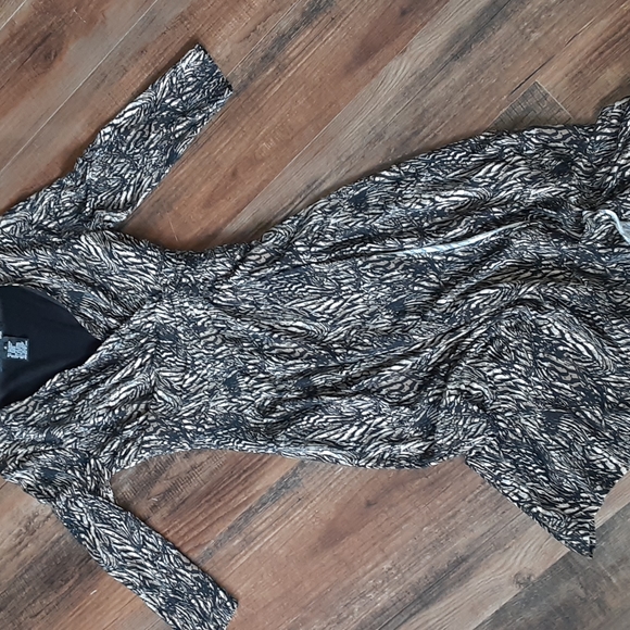 Anne Klein Dresses & Skirts - Anne Klein slinky knit dress size 6